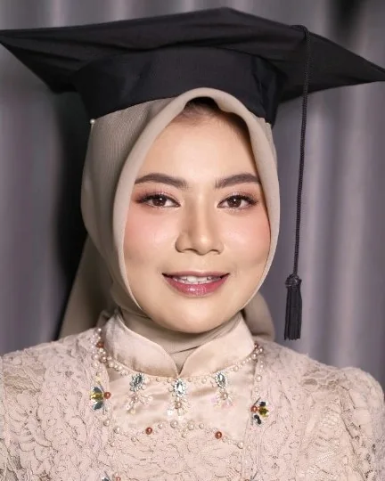 Makeup Wisuda